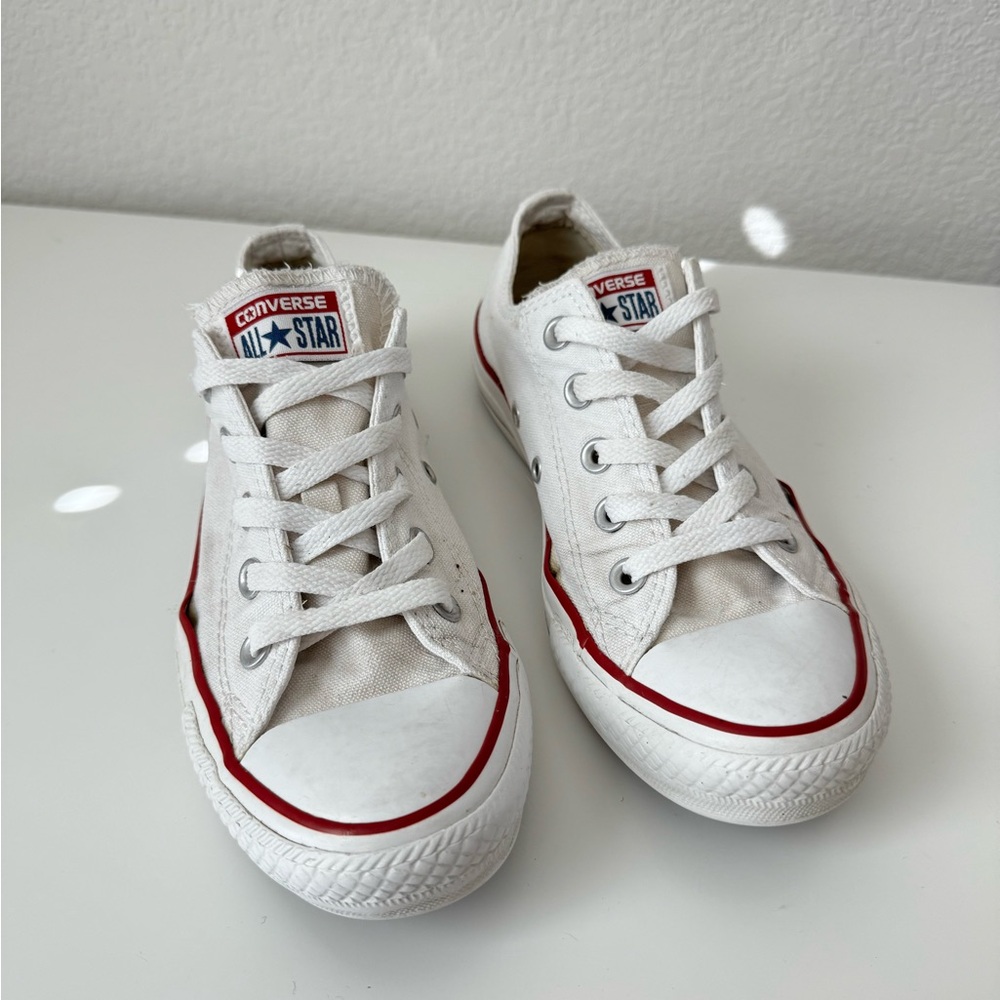 Converse low top - women’s size 6 sneakers